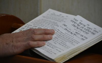 Seniors Learning Hebrew